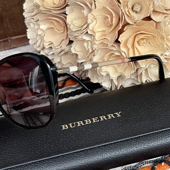 New 🖤 Burberry sunglasses butterfly polarized - Picture 5 of 10